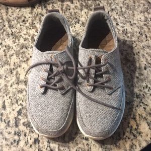 🌟worn only a few times, women’s rovers🌟